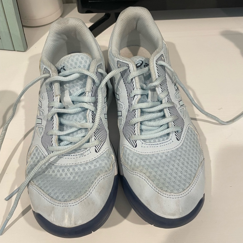 Women’s ASICS uppercourt 5 volleyball shoes size 9 barely used